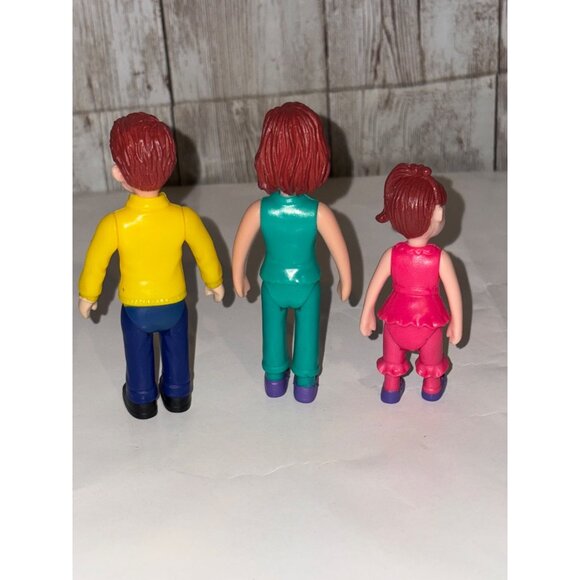 Kid Connection Family Figurines Set Of 3 Bright Colors Dollhouse Mom Dad Child - Picture 2 of 2